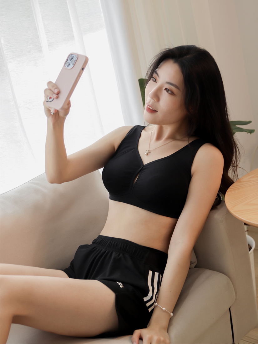 買內衣總是遇到「罩杯不對下圍對，下圍不對罩杯對」的問題？ 馬上逛【佳瑪大罩杯內衣 無鋼圈系列】 專為「大罩杯女性」研發設計 從 D 到 K 罩杯，下圍 65 到 120 公分 絕對能找到最適合自己的內衣尺寸！ 徹底解決尺寸選擇的困擾！  罩杯空間加大 35%、支撐包覆加強 90% 分擔肩膀壓力，安全感滿分！  不管是上班工作、休閒生活、睡覺有這一件通通都能滿足~ 輕鬆生活，不再被尺寸束縛！